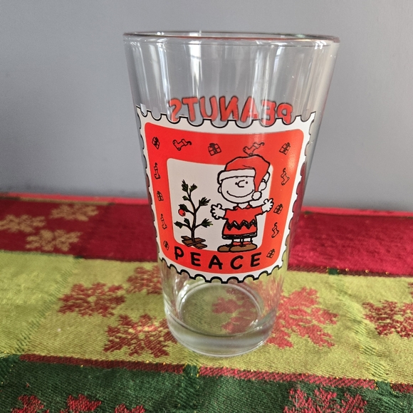 Charlie Brown w Santa Hat & Christmas Tree w (Peace)(Peanuts) 16oz Pint GlassR - Picture 3 of 16
